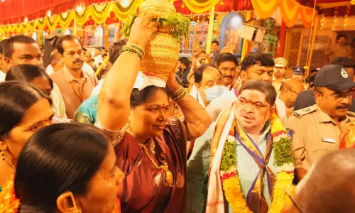 Telangana: श्री उज्जयिनी महानकाली मंदिर में रंगारंग सुरों के साथ बोनालु उत्सव शुरू Telangana: श्री उज्जयिनी महानकाली मंदिर में रंगारंग सुरों के साथ बोनालु उत्सव शुरू