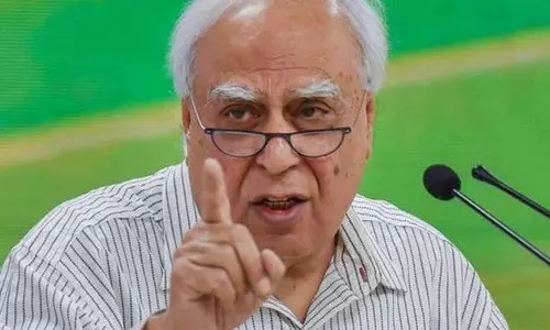 मोदी सरकार में चुनाव आयोग कठपुतली बना: कपिल सिब्बल