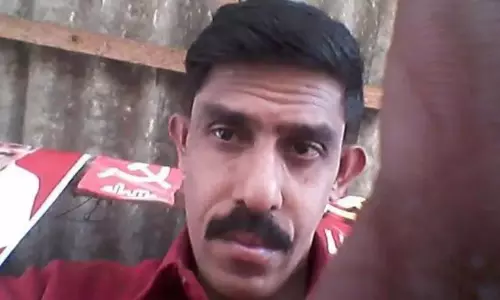 Kerala : आवारा कुत्ते के कूदने से ऑटो पलटा, चालक की मौत Kerala : आवारा कुत्ते के कूदने से ऑटो पलटा, चालक की मौत