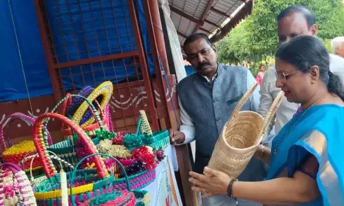 Telangana: शिल्पारामम में हस्तशिल्प प्रदर्शनी का आयोजन