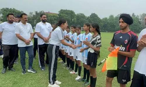 Ludhiana: खन्ना पुलिस ने फुटबॉल मैच आयोजित किया Ludhiana: खन्ना पुलिस ने फुटबॉल मैच आयोजित किया