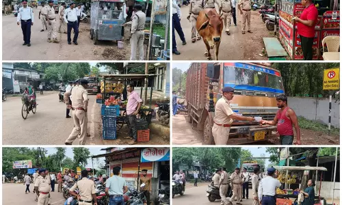 नो पार्किंग में खड़े 9 वाहनों पर धमतरी पुलिस ने की चलानी कार्रवाई