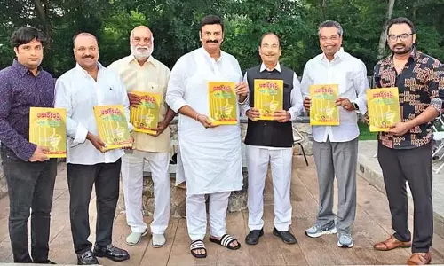Andhra : अराजकता पर अक्षर समरम निबंध संग्रह का लोकार्पण