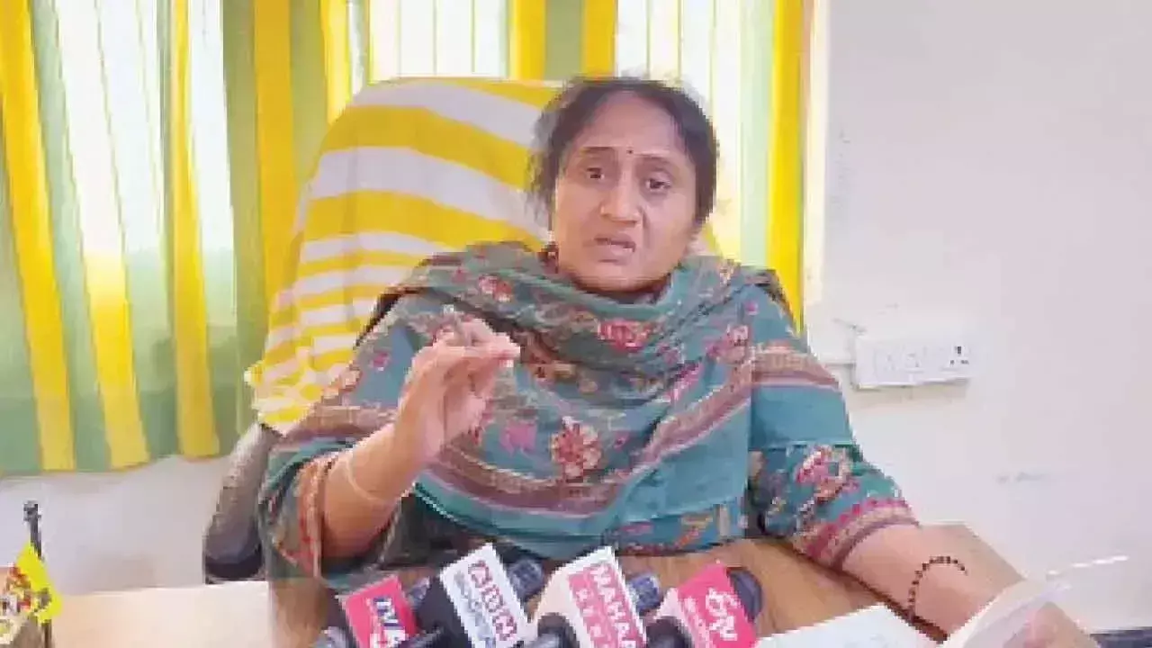 सविता ने लोगों के खिलाफ हिंसा भड़काने के लिए YSRCP नेताओं की आलोचना की