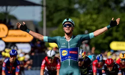 Tour de France: स्टेज 8 की तेज़ रफ्तार रेस में जोनाथन मिलान ने रचा इतिहास