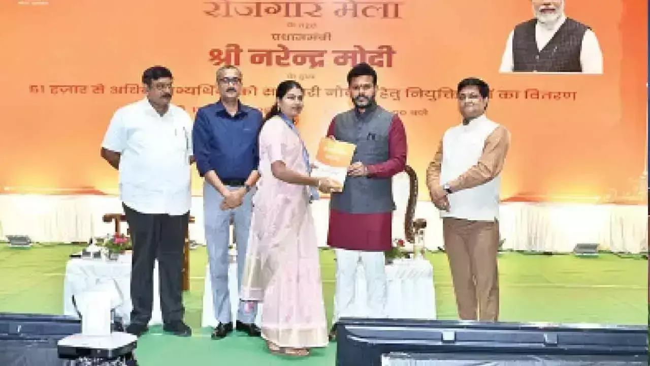 Andhra: विशाखापत्तनम में 52 युवाओं को ऑफर लेटर मिले Andhra: विशाखापत्तनम में 52 युवाओं को ऑफर लेटर मिले