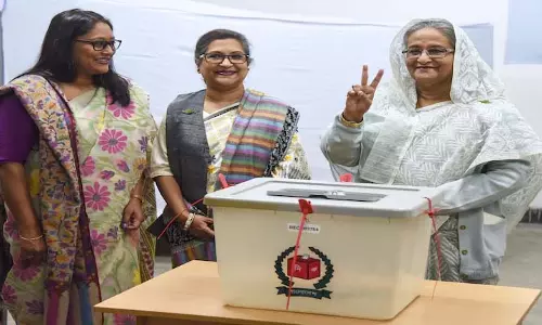 Sheikh Hasina की बेटी साइमा वाजेद को WHO ने अनिश्चितकालीन छुट्टी पर भेजा Sheikh Hasina की बेटी साइमा वाजेद को WHO ने अनिश्चितकालीन छुट्टी पर भेजा