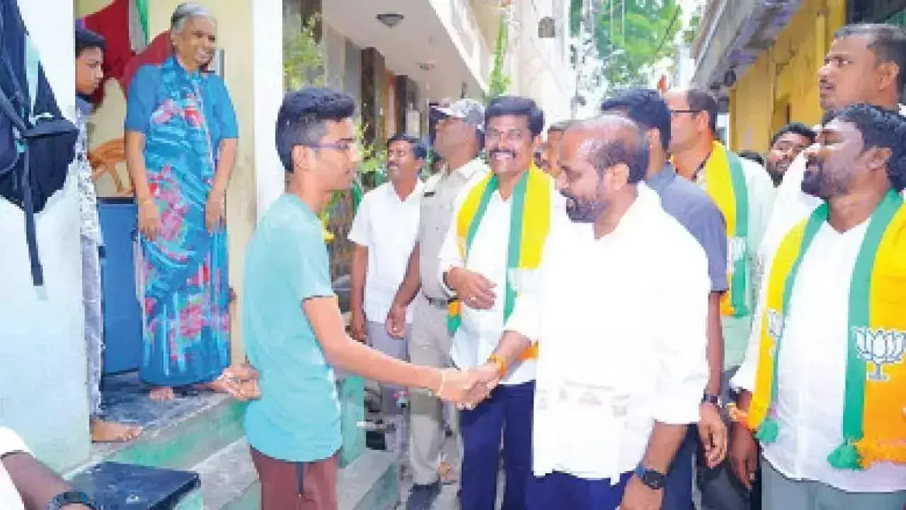 Andhra: सत्य कुमार की पदयात्रा को अच्छी प्रतिक्रिया मिल रही है Andhra: सत्य कुमार की पदयात्रा को अच्छी प्रतिक्रिया मिल रही है