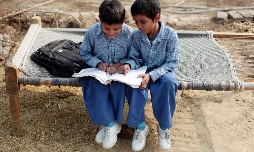 लंबा सफर, बड़ी उम्मीदें, यूपी सरकार का स्कूलों को जोड़ने का मिशन