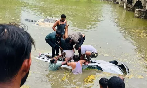इंदौर-बैतूल हाईवे पर ब्रिटिशकालीन पुल से कार गिरने से 2 की मौत, 2 गंभीर
