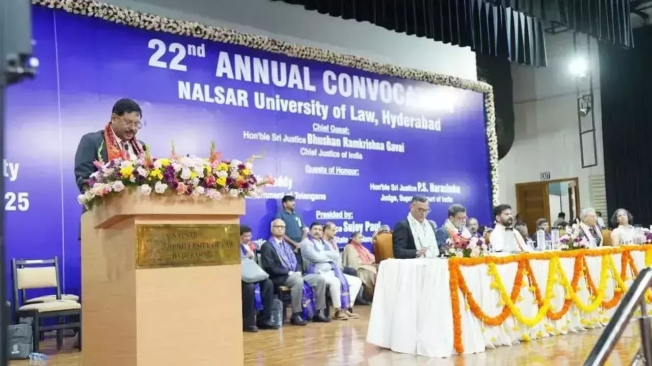 विदेश में पढ़ाई के लिए परिवार के वित्त पर दबाव न डालें: CJI विदेश में पढ़ाई के लिए परिवार के वित्त पर दबाव न डालें: CJI