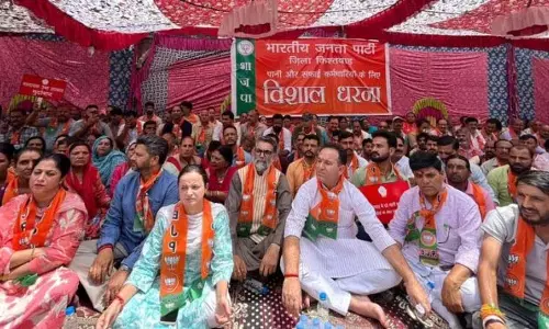 Sunil Sharma ने उमर सरकार पर लोगों की समस्याएं सुलझाने में विफल रहने का आरोप लगाया Sunil Sharma ने उमर सरकार पर लोगों की समस्याएं सुलझाने में विफल रहने का आरोप लगाया