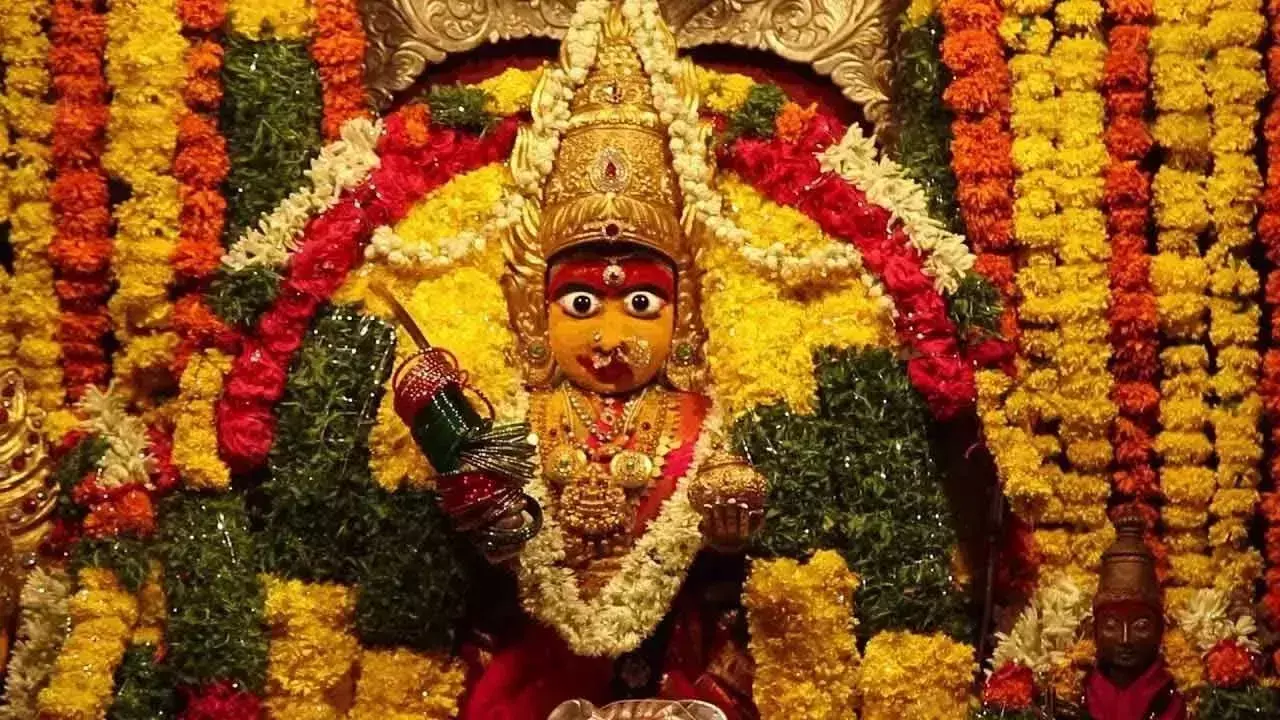 सिकंदराबाद में उज्जैनी महाकाली बोनालू शुरू, बड़ी संख्या में श्रद्धालु उमड़े