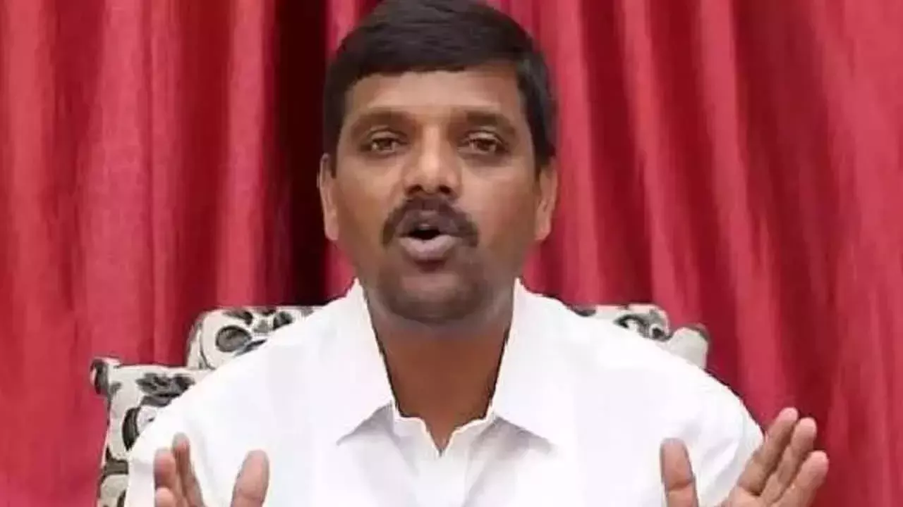 Telangana: विरोध प्रदर्शनों के बीच टीनमार मल्लन्ना क्यू न्यूज़ कार्यालय पर हमला