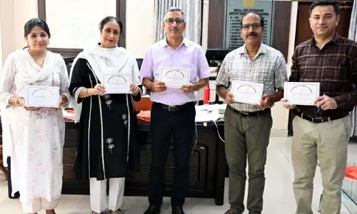 DC सांबा ने हैंडबुक डिस्ट्रिक्ट एट ए ग्लांस जारी की DC सांबा ने हैंडबुक डिस्ट्रिक्ट एट ए ग्लांस जारी की