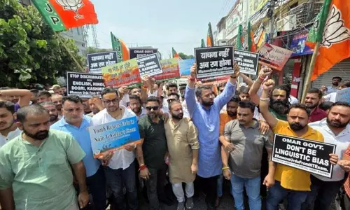 Jammu: गुस्साए भाजयुमो कार्यकर्ताओं ने बड़े पैमाने पर विरोध प्रदर्शन किया