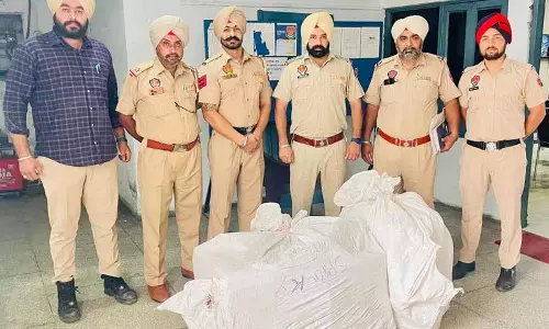Amritsar: 30,000 से अधिक प्रतिबंधित गोलियां जब्त, एक गिरफ्तार Amritsar: 30,000 से अधिक प्रतिबंधित गोलियां जब्त, एक गिरफ्तार