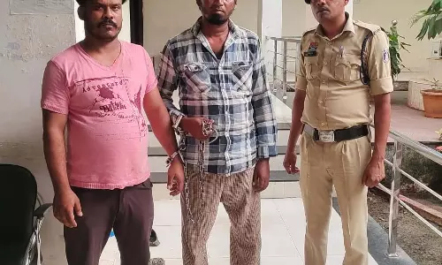 Raipur Breaking: अवैध अंग्रेजी शराब तस्करी मामले में फरार आरोपी शिवशंकर राजपूत गिरफ्तार