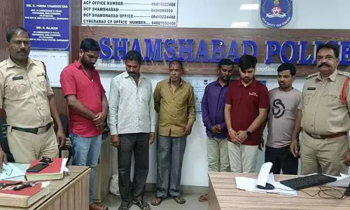 poker खेलने के आरोप में छह गिरफ्तार poker खेलने के आरोप में छह गिरफ्तार