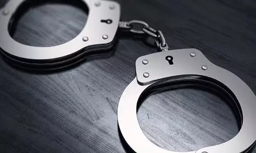 ठाणे में एक्सपायरी डेट का सामान बेचने वाली रीसाइक्लिंग फर्म का पर्दाफाश