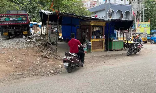नंदीनगर बस स्टॉप पर यात्रियों की संख्या बढ़ी नंदीनगर बस स्टॉप पर यात्रियों की संख्या बढ़ी