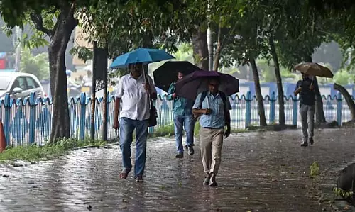 बंगाल में सोमवार से फिर भारी बारिश की चेतावनी बंगाल में सोमवार से फिर भारी बारिश की चेतावनी