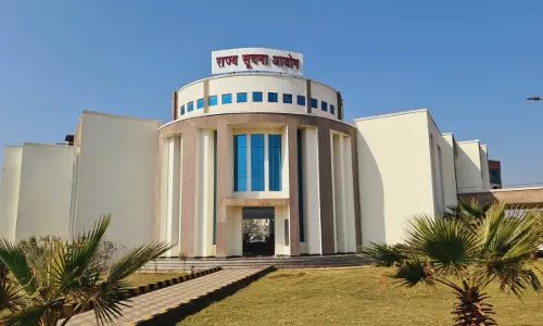 जनसूचना अधिकारी पत्राचार करते समय अपना नाम, पदनाम और पदस्थापना स्थल का उल्लेख करें