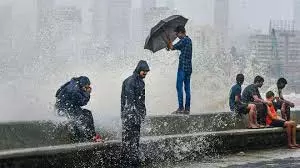 Mumbai : मानसून में कमी, मौसम विभाग ने चेतावनियाँ घटाईं, 75% झीलें भरीं Mumbai : मानसून में कमी, मौसम विभाग ने चेतावनियाँ घटाईं, 75% झीलें भरीं