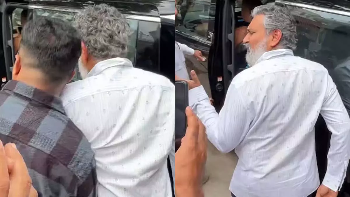 राजामौली ने कोटा श्रीनिवास राव के घर पर सेल्फी ले रहे फैन को दिया धक्का राजामौली ने कोटा श्रीनिवास राव के घर पर सेल्फी ले रहे फैन को दिया धक्का