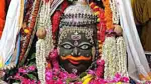 Ujjain: भक्तों को दर्शन देने के लिए सुबह 2.30 बजे ही जाग उठे बाबा महाकाल, सावन के पहले सोमवार पर किया गया सुंदर श्रृंगार Ujjain: भक्तों को दर्शन देने के लिए सुबह 2.30 बजे ही जाग उठे बाबा महाकाल, सावन के पहले सोमवार पर किया गया सुंदर श्रृंगार