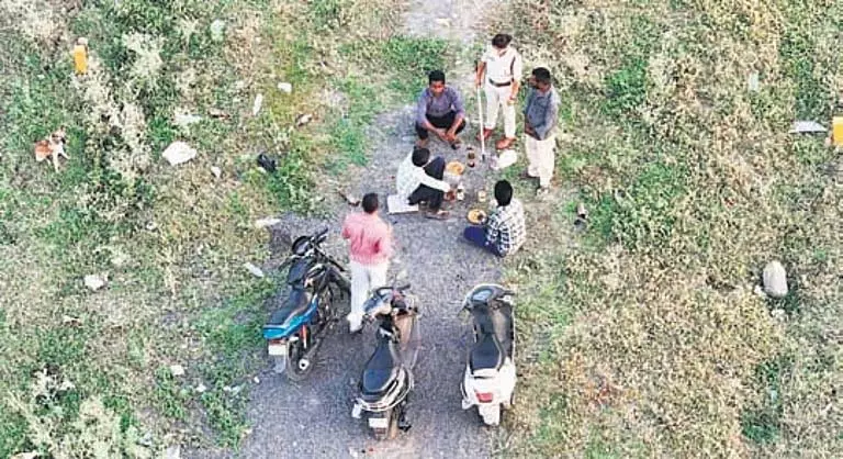 गुंटूर पुलिस ने महिलाओं की सुरक्षा के लिए बढ़ाई सतर्कता गुंटूर पुलिस ने महिलाओं की सुरक्षा के लिए बढ़ाई सतर्कता