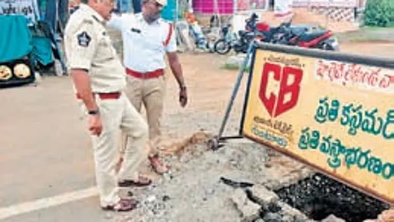सड़कों के विस्तार के साथ गुंटूर में यातायात को सुव्यवस्थित करने पर जोर सड़कों के विस्तार के साथ गुंटूर में यातायात को सुव्यवस्थित करने पर जोर