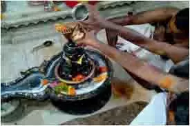 Uttarakhand: पहले सोमवार को शिव मंदिरों में उमड़ी भारी भीड़, ये है महादेव का खास मंदिर, पांच महेश्वर पीठों में से एक Uttarakhand: पहले सोमवार को शिव मंदिरों में उमड़ी भारी भीड़, ये है महादेव का खास मंदिर, पांच महेश्वर पीठों में से एक