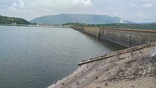 मेट्टूर बांध का जलस्तर 9 दिनों के बाद सबसे कम मेट्टूर बांध का जलस्तर 9 दिनों के बाद सबसे कम
