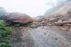 Himachal Pradesh: भूस्खलन के कारण राष्ट्रीय राजमार्ग बंद Himachal Pradesh: भूस्खलन के कारण राष्ट्रीय राजमार्ग बंद