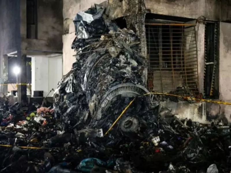 ब्रिटेन: उड़ान के मिनटों बाद लंदन साउथेंड एयरपोर्ट के पास विमान दुर्घटनाग्रस्त ब्रिटेन: उड़ान के मिनटों बाद लंदन साउथेंड एयरपोर्ट के पास विमान दुर्घटनाग्रस्त