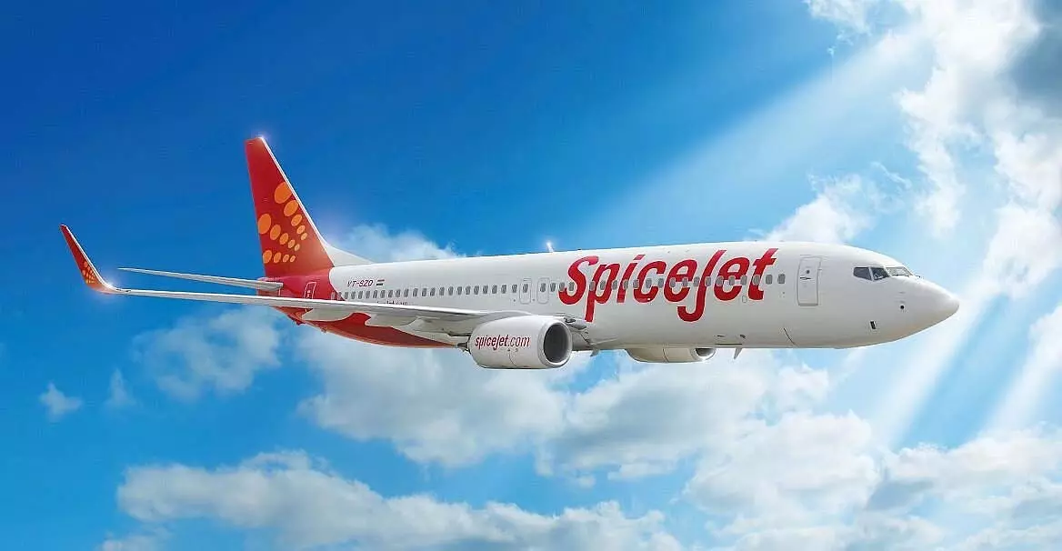 स्पाइसजेट की दुबई उड़ान में 11.5 घंटे की देरी के बाद मुंबई हवाई अड्डे पर यात्रियों का विरोध प्रदर्शन स्पाइसजेट की दुबई उड़ान में 11.5 घंटे की देरी के बाद मुंबई हवाई अड्डे पर यात्रियों का विरोध प्रदर्शन