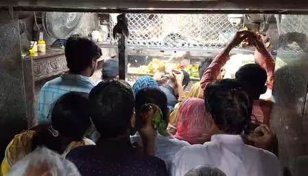 श्रावण मास का पहला सोमवार: ओंकारेश्वर में उमड़े शिवभक्त, जय ओंकार के नारों से गूंजा धाम श्रावण मास का पहला सोमवार: ओंकारेश्वर में उमड़े शिवभक्त, जय ओंकार के नारों से गूंजा धाम