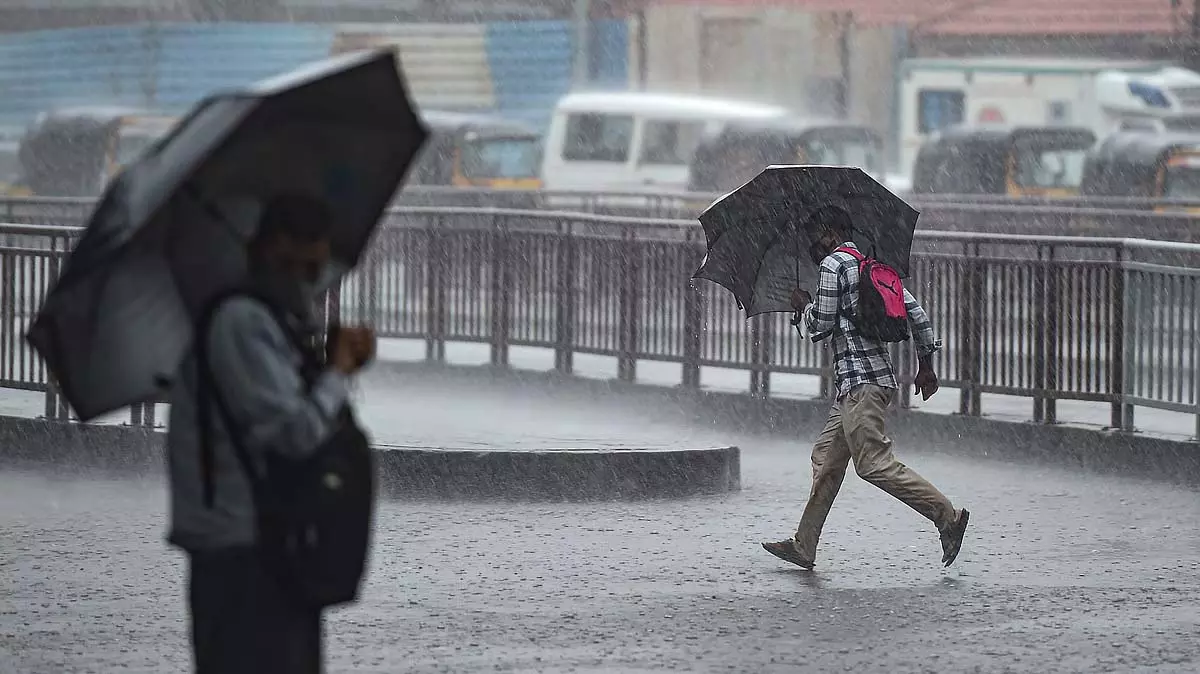 Mumbai में मानसून की गति धीमी, मौसम विभाग ने चेतावनियां घटाईं; झीलें 75% तक भर चुकी हैं Mumbai में मानसून की गति धीमी, मौसम विभाग ने चेतावनियां घटाईं; झीलें 75% तक भर चुकी हैं