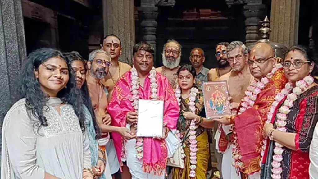 छत्तीसगढ़ के मंत्री ने कांचीपुरम के मंदिरों का दौरा किया छत्तीसगढ़ के मंत्री ने कांचीपुरम के मंदिरों का दौरा किया