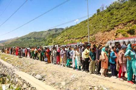 अमरनाथ यात्रा: दो लाख से अधिक श्रद्धालुओं ने किए बाबा बर्फानी के दर्शन, 6143 यात्रियों का नया जत्था कश्मीर रवाना अमरनाथ यात्रा: दो लाख से अधिक श्रद्धालुओं ने किए बाबा बर्फानी के दर्शन, 6143 यात्रियों का नया जत्था कश्मीर रवाना