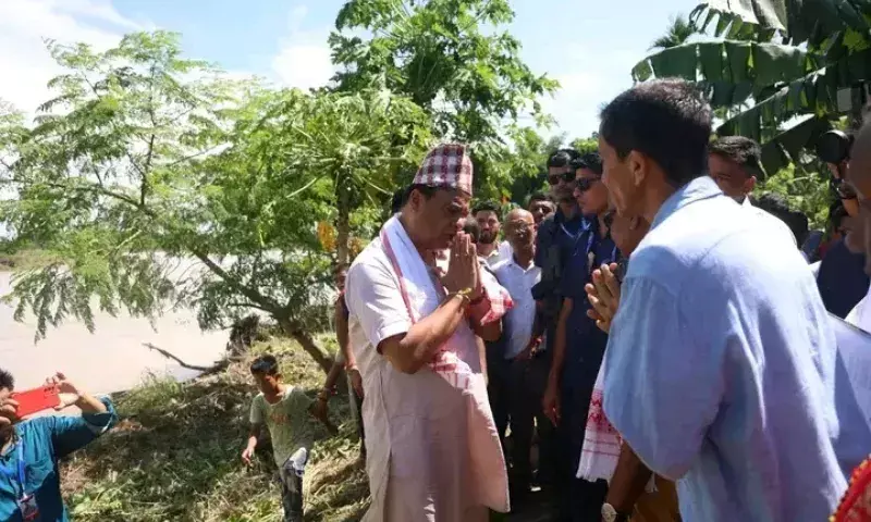 Assam CM ने गोलाघाट में बाढ़ और कटाव संकट की जमीनी समीक्षा की Assam CM ने गोलाघाट में बाढ़ और कटाव संकट की जमीनी समीक्षा की