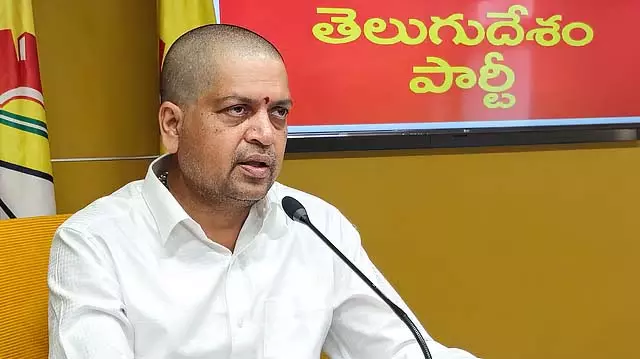 मंत्री कोल्लू ने YSRCP की विभाजनकारी रणनीति पर पलटवार किया मंत्री कोल्लू ने YSRCP की विभाजनकारी रणनीति पर पलटवार किया