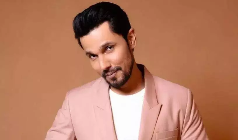 रणदीप हुड्डा ने कहा, मुझे लेखन से गहरा लगाव हो गया है रणदीप हुड्डा ने कहा, मुझे लेखन से गहरा लगाव हो गया है