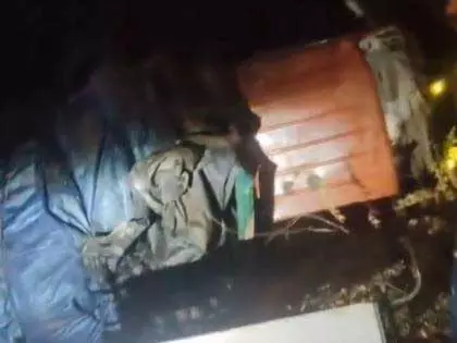 ट्रक पलटने से 9 मजदूरों की दर्दनाक मौत, 10 घायल ट्रक पलटने से 9 मजदूरों की दर्दनाक मौत, 10 घायल