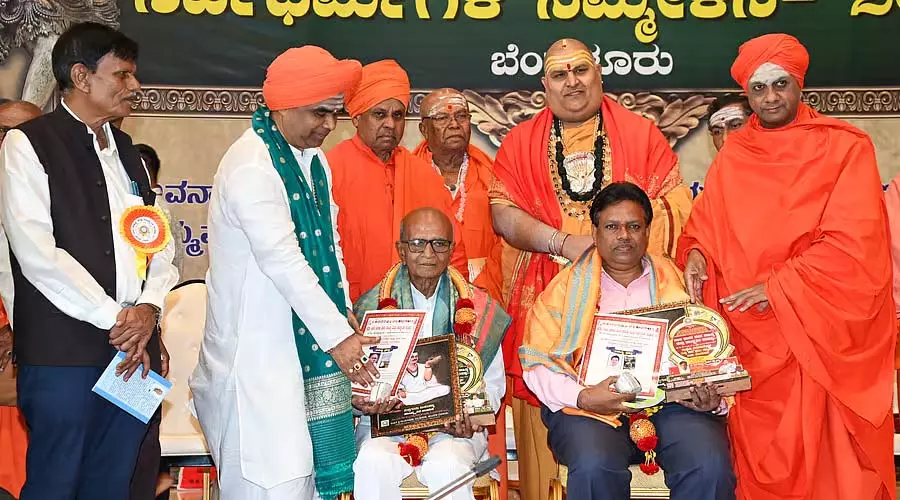 बुढ़ापा मृत्यु में सम्मान के लिए मंत्री पद की चाहत रखता है: Dingale Swamiji बुढ़ापा मृत्यु में सम्मान के लिए मंत्री पद की चाहत रखता है: Dingale Swamiji