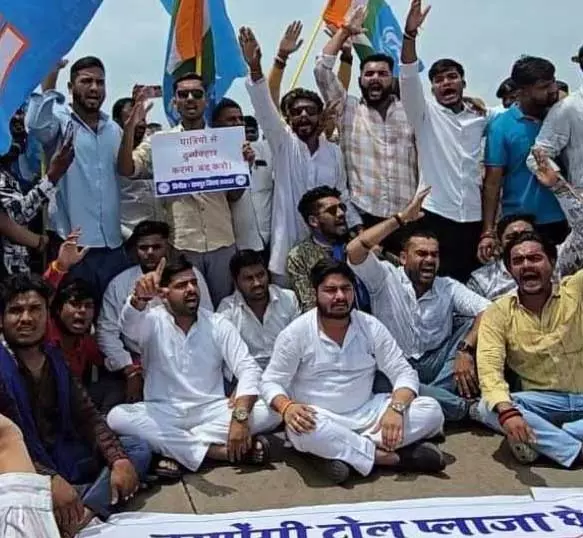 NSUI प्रदेश अध्यक्ष पर FIR दर्ज, चक्काजाम करने पर कार्रवाई NSUI प्रदेश अध्यक्ष पर FIR दर्ज, चक्काजाम करने पर कार्रवाई