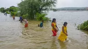 Farrukhabad: गंगा कटान जारी, गांवियों की पुकार पर न सुधरे जिम्मेदार Farrukhabad: गंगा कटान जारी, गांवियों की पुकार पर न सुधरे जिम्मेदार