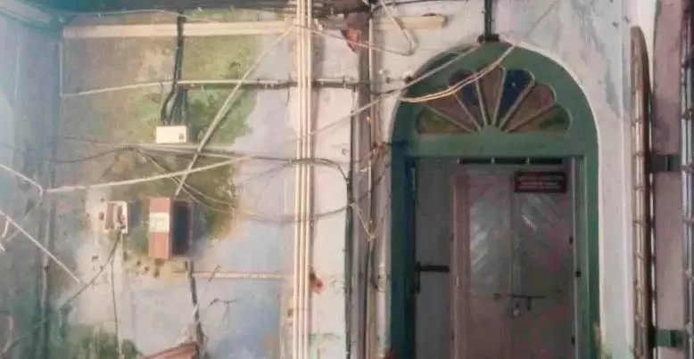 Kerala : निगम भवन खतरे में, लोग चिंतित Kerala : निगम भवन खतरे में, लोग चिंतित