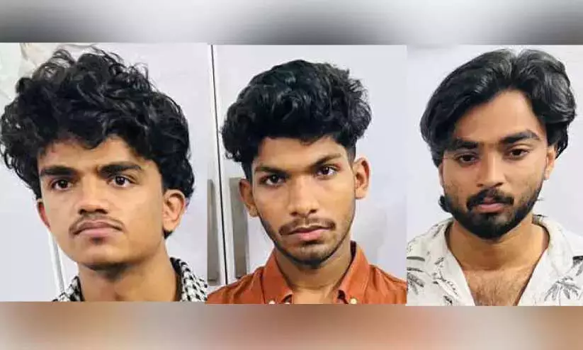 Kerala : छात्रा की छेड़छाड़ की गई तस्वीरें दिखाकर पैसे ऐंठने की कोशिश में युवक गिरफ्तार Kerala : छात्रा की छेड़छाड़ की गई तस्वीरें दिखाकर पैसे ऐंठने की कोशिश में युवक गिरफ्तार